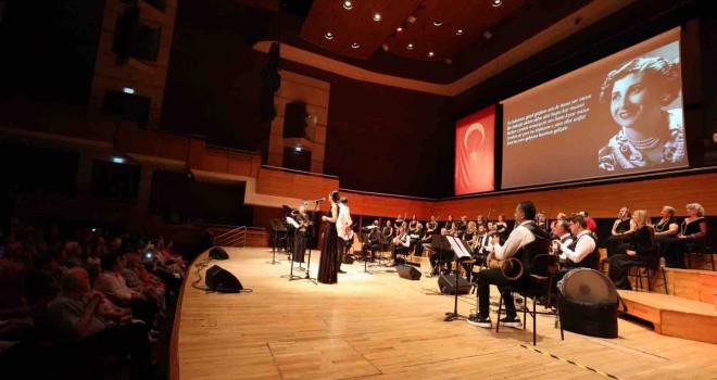 “Cumhuriyetin Divası” Müzeyyen Senar konserle anıldı