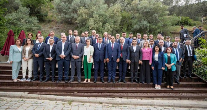 Başkan Tugay'dan ilçe belediye başkanlarıyla zirve