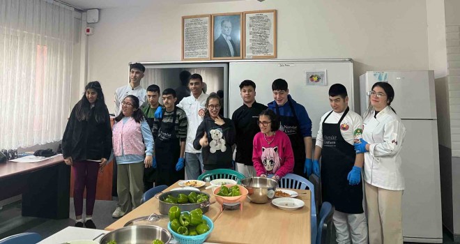 İzmirli gençler iyilik hareketi başlattı