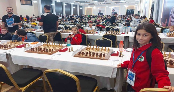 Mehmet Seniye Özbey İlkokulu öğrencisi Eslem'den satrançta büyük başarı