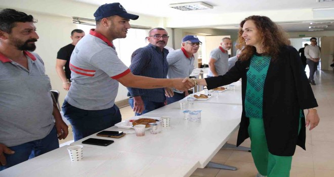 Başkan Ünsal temizlik işçileriyle bir araya geldi