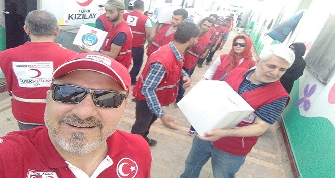 Karadeniz, İdlib'de erzak dağıttı...