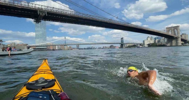 Emre Erdoğan Cook Boğazı’nı da geçti