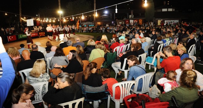 Makedon Müzik ve Folklor Festivali Karşıyaka'da dostluk rüzgarları estirdi