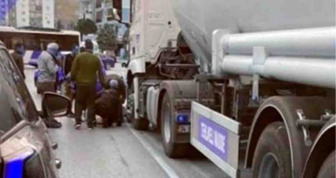 Karşıyaka'da tırın çarptığı kağıt toplayıcısı hayatını kaybetti