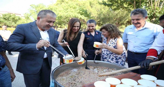 Karşıyaka’da geleneksel aşure buluşması