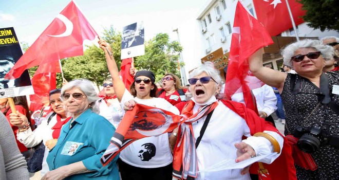19 Mayıs Karşıyaka'da coşkuyla kutlanıyor