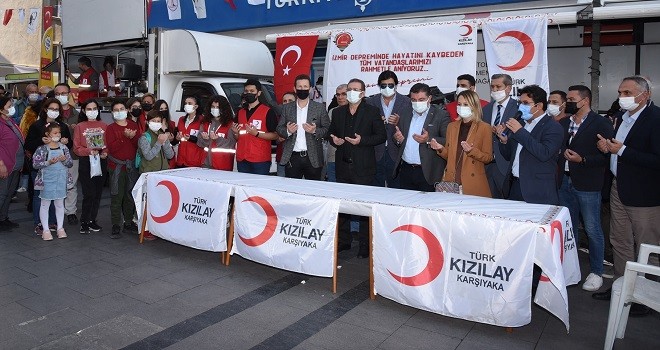 Karşıyaka Kızılay'dan İzmir depreminde yaşamını yitirenleri anma