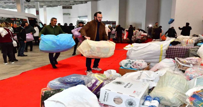 İzmirliler tek yürek