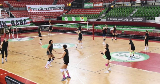 Karşıyaka filede Büyükçekmece'yi ağırlıyor