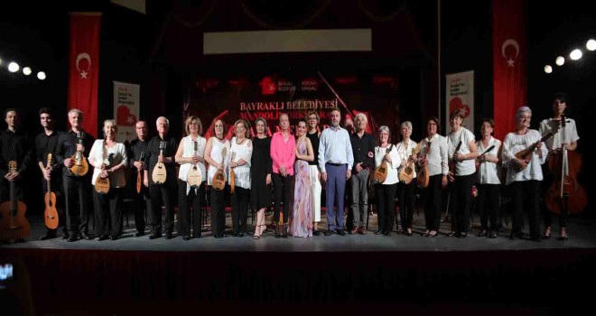 Bayraklı Mandolin Orkestrası yaza merhaba dedi
