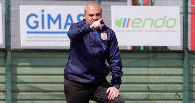 Sözeri: Şampiyonluk ve ikincilik şansımız olduğu sürece onun peşindeyiz