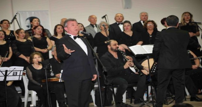 Avni Anıl Bayraklı'da anıldı