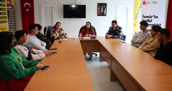 Bayraklı’da gençlik meclisi toplandı