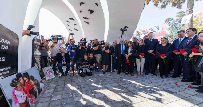 İzmir 30 Ekim depremini unutmadı: Hayatını kaybedenler anıldı