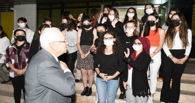 Öğrencilerden Başkan Selvitopu'na yurt teşekkürü