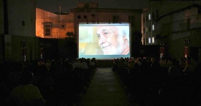 ''Müjdat Gezen Bir Sevgi Belgeseli'' Sanathane’de İzmirlilerle buluştu