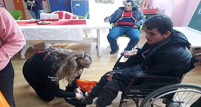 Türk Kızılay Karşıyaka Şubesi'nden yılbaşı mutluluğu...