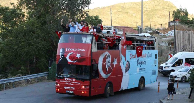 Bayraklı'da 19 Mayıs coşkusu mahallelerde yaşandı