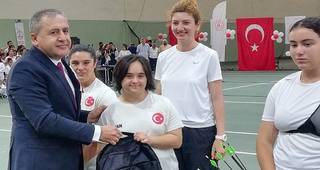 Karşıyakalı özel tenisçiden Avrupa’dan 3 madalya…