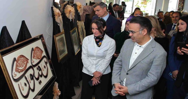 ''Sanatın Diliyle Değerlerimiz''' sergisi İzmir İl Millî Eğitim Müdürlüğü'nde açıldı