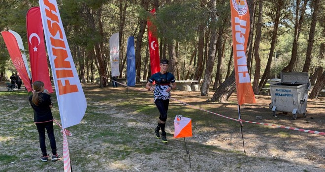 Bostanlısporlu Eymen Gaziemir'de kürsüye çıktı