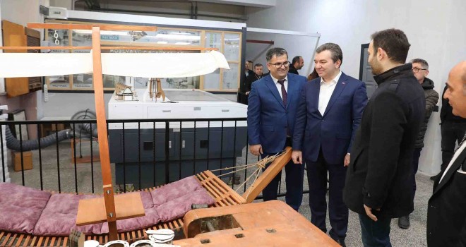 Bergama’nın parklarını öğrencilerin yaptığı banklar süsleyecek