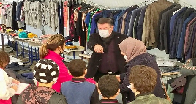 Karşıyaka Kızılay'dan yılbaşı öncesi giysi yardımı
