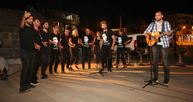 Bucalı gençlerden muhteşem performans