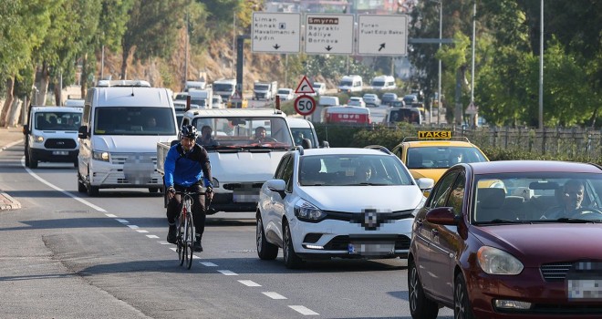 İzmir'de trafiğe kayıtlı araç sayısı 1 milyon 762 bin 920 oldu