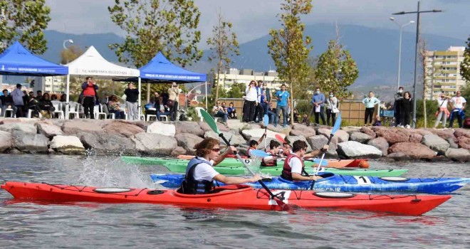 Karşıyaka'da kano heyecanı yaşandı