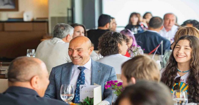 Başkan Soyer öğrencilerle bir araya geldi