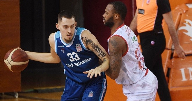 Pınar Karşıyaka play off'a galibiyetle başladı