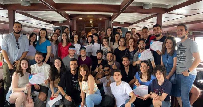 Genç İzmirlilerden yaza merhaba