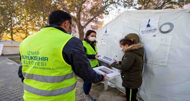 İzmir Büyükşehir’den depremzede çocuklara tablet desteği