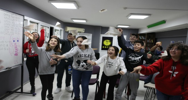 Bornova Belediyesi Film Ofisi geleceğin sinemacılarını yetiştiriyor