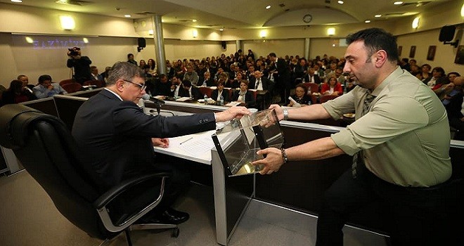 Karşıyaka Belediyesi'nde kimler komisyonlara seçildi?