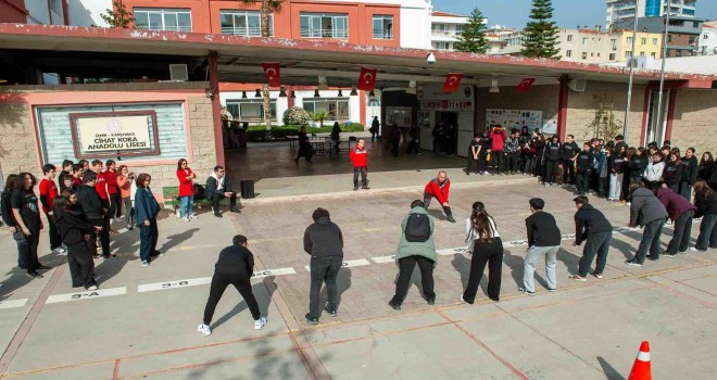 Karşıyaka'da gençlere afet bilinci eğitimi