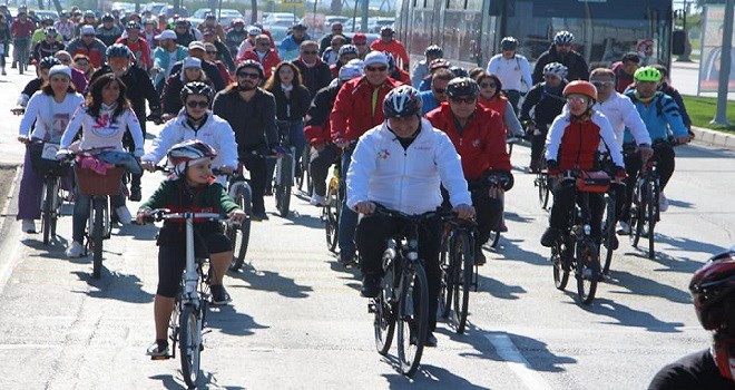 Dr. Cemil Tugay, bisikletcilerle pedal çevirdi...