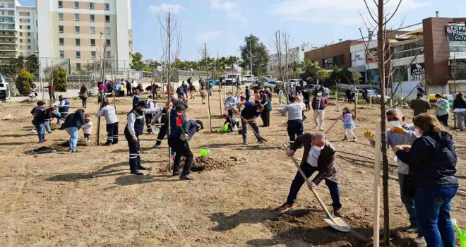 Karşıyaka'da yeşil seferberlik sürüyor