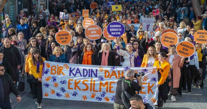 Karşıyaka’da güçlü dayanışma: Şiddete karşı ses çıkar!