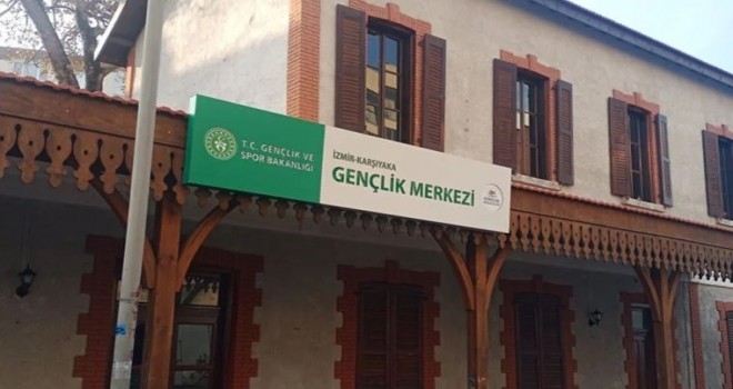 Karşıyaka Tren İstasyonu binası tabelası için suç duyurusu