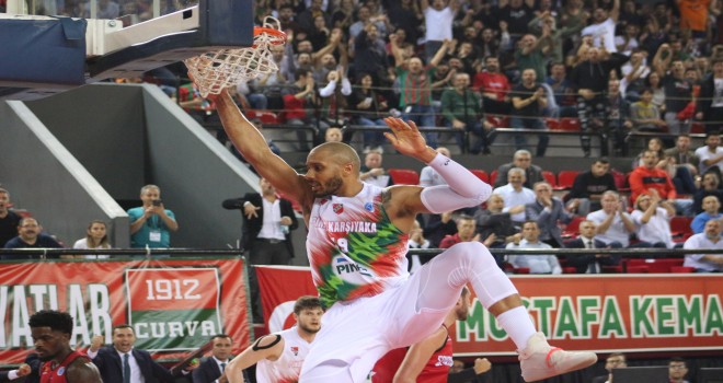 Pınar Karşıyaka rövanşı farklı aldı, lider oldu