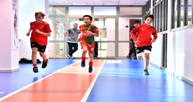 Karşıyakalı ve Göztepeli altyapı sporcularından dostluk mesajı