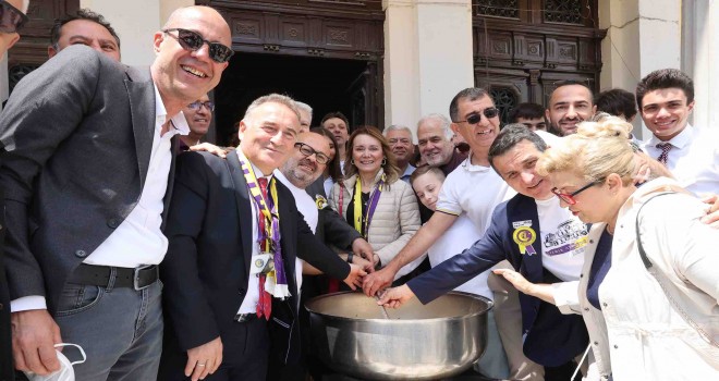 Başkan Mutlu, İzmir Atatürk Lisesi’nin Pilav Günü’ne katıldı