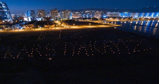 Karşıyaka'da TOKİ'nin satışına mumlu protesto