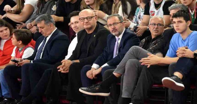 Başkan Cicibaş'tan basketbol takımına alkış