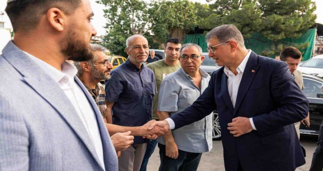 Başkan Tugay vatandaşlarla bayramlaştı