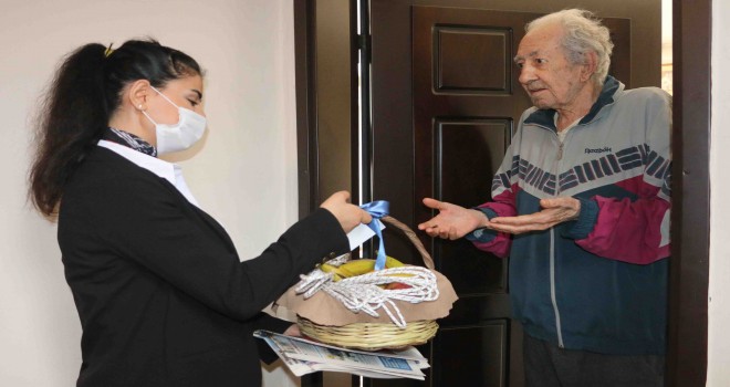 Konak'ta 65 yaş ve üstüne nostaljik armağan