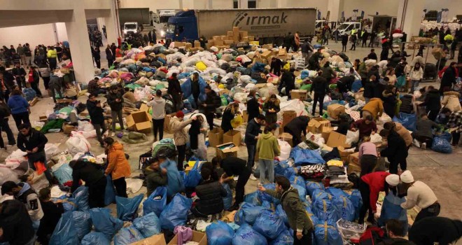 İzmir’den deprem bölgesine destek çığ gibi büyüyor